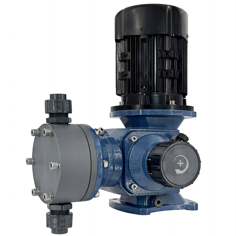 Membranowa pompa stalowa z tłokiem i zaworami w pozycji roboczej